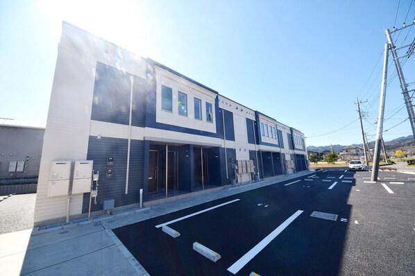 メゾン グランデの物件外観写真